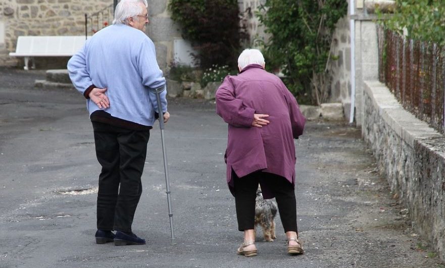 Rêver de personnes âgées : 11 Interprétations et Symboles