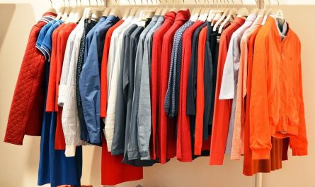Rêver d’acheter des vêtements : 11 Interprétations et Symboles