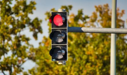Rêves de feux de circulation : 9 Interprétations et Symboles
