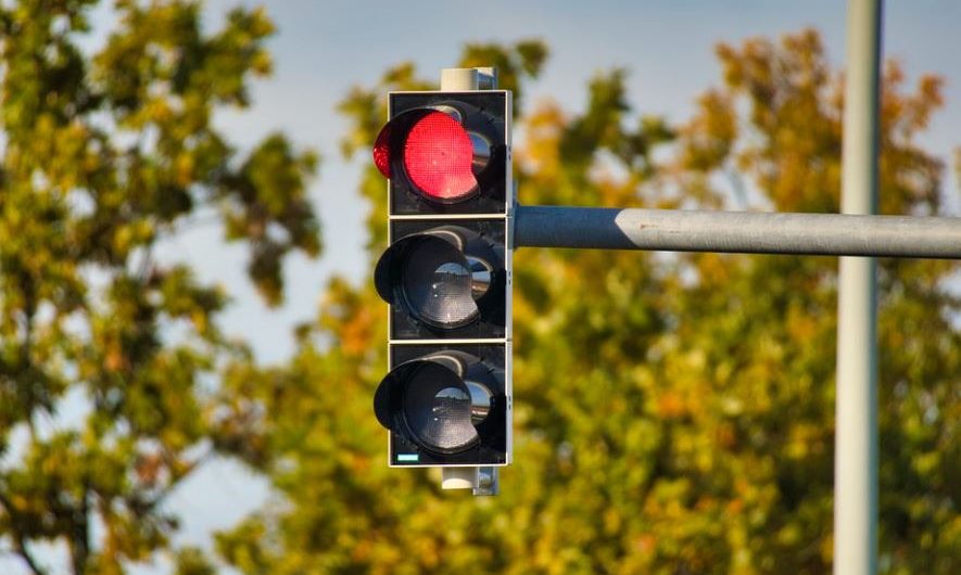 Rêves de feux de circulation : 9 Interprétations et Symboles