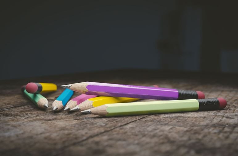 Rêver de crayons : 10 Interprétations et Symboles