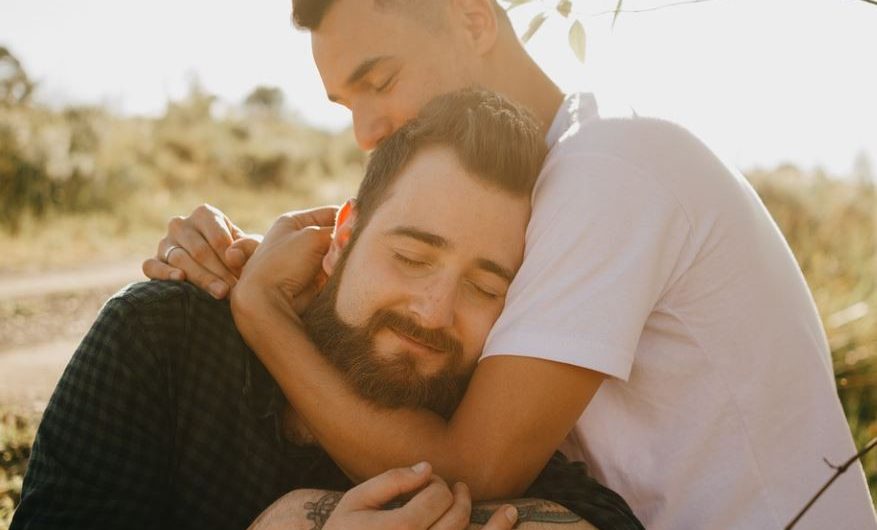 Rêves sur l’homosexualité : 8 Interprétations et Symboles