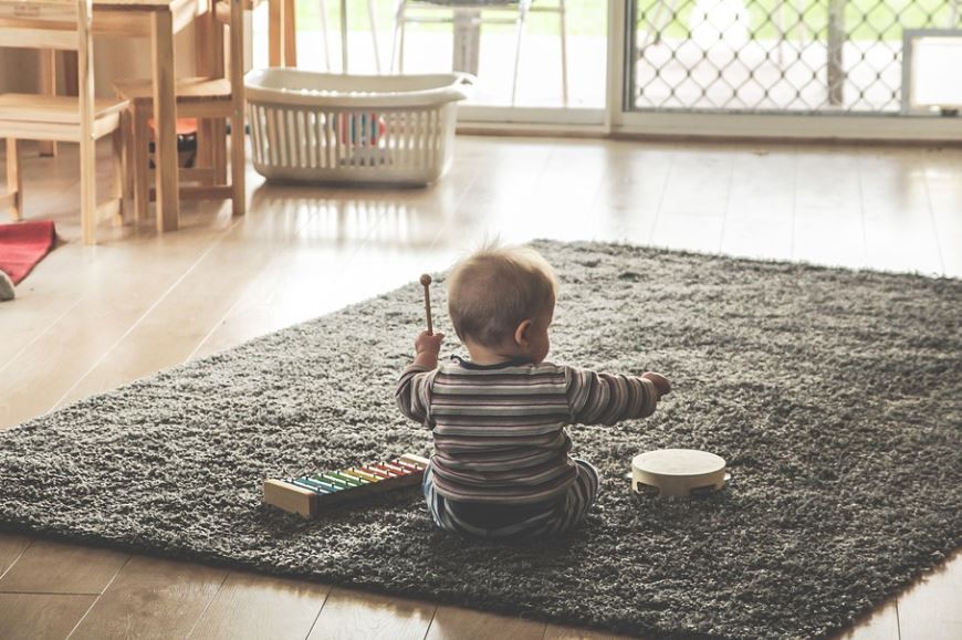 Rêvez de vomissements de bébé : 8 Interprétations et Symboles