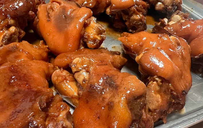 Rêvez de manger des pieds de porc : 7 Interprétations et Symboles