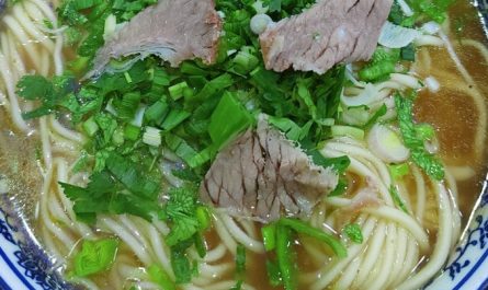 Rêver de manger des ramen seul : 6 Interprétations et Symboles