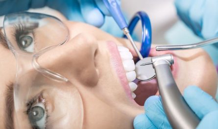 Rêvez de recevoir un traitement chez le dentiste : 18 Interprétations et Symboles