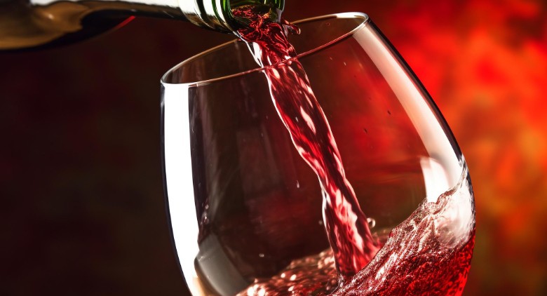 Rêve de vin : 22 Interprétations et Symboles