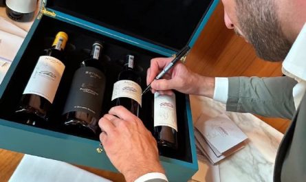 Rêvez de recevoir un cadeau d’alcool : 12 Interprétations et Symboles