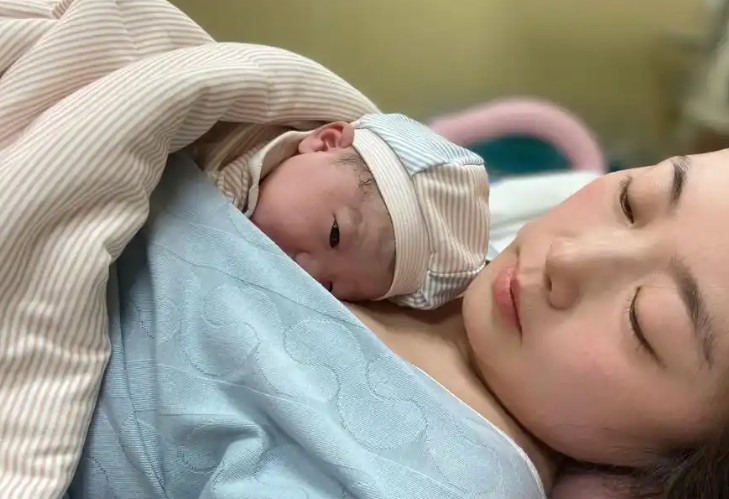 Rêver d’accoucher : 30 Interprétations et Symboles