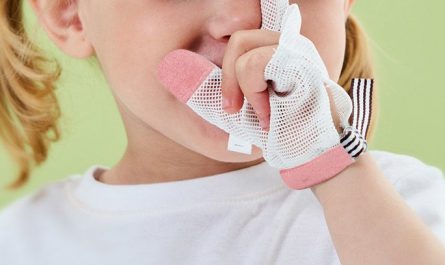 Rêver de te mordre les doigts : 14 Interprétations et Symboles