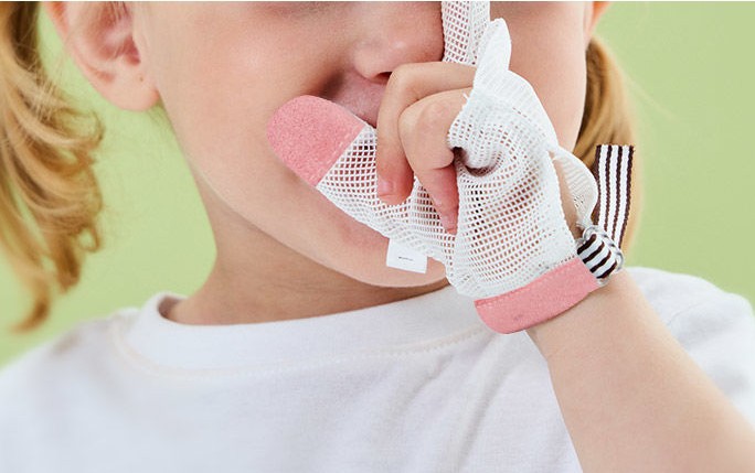 Rêver de te mordre les doigts : 14 Interprétations et Symboles