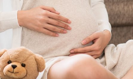 Rêver que ton frère soit enceint : 18 Interprétations et Symboles