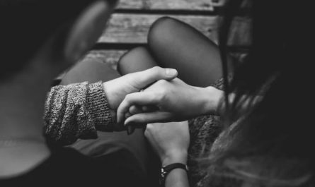 Rêver d’un ex-petit ami qui avoue : 20 Interprétations et Symboles