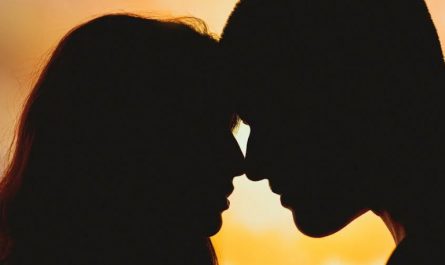 Rêver que ton ex-petit ami meure : 24 Interprétations et Symboles