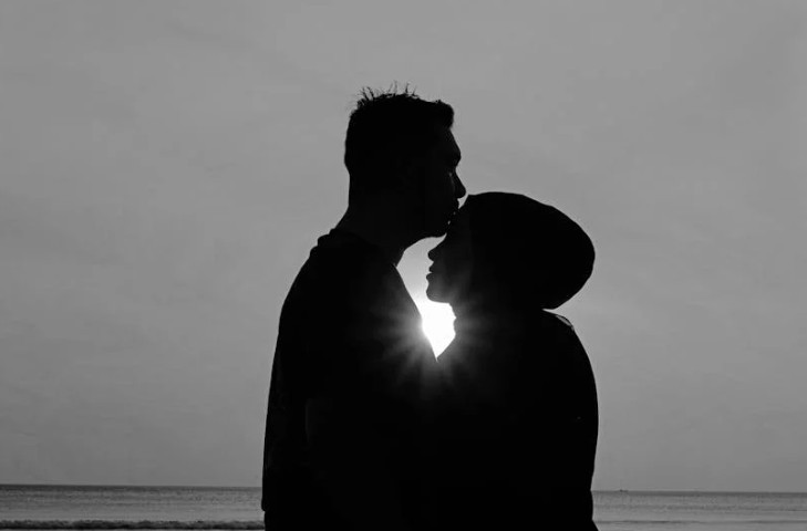 Rêver d’embrasser ton ex : 20 Interprétations et Symboles