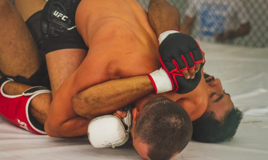 Rêver de frapper un ami : 20 Interprétations et Symboles