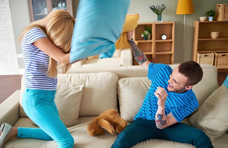 Rêver de frapper ton copain : 9 Interprétations et Symboles