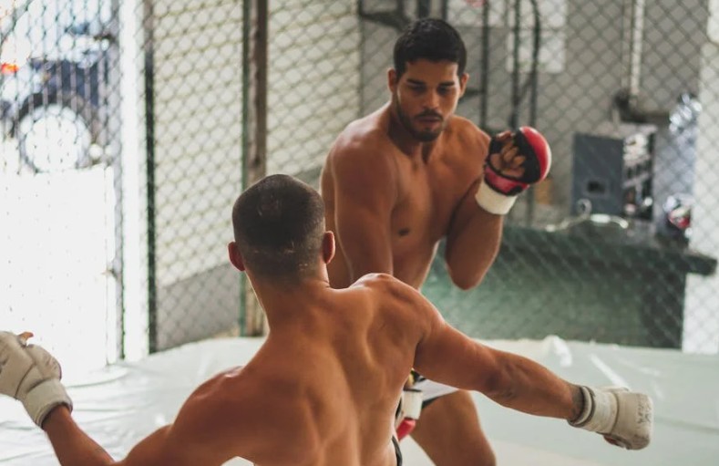 Rêver de te faire battre par quelqu’un que tu ne connais pas : 8 Interprétations et Symboles