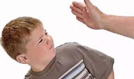 Rêver de gifles : 10 Interprétations et Symboles