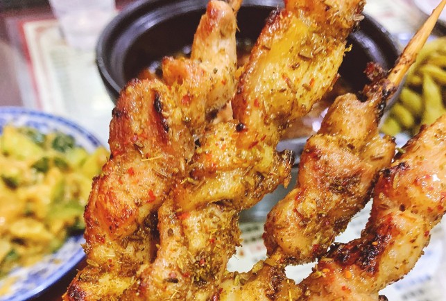 Rêver de brochettes de poulet : 8 Interprétations et Symboles