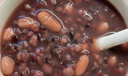 Rêver de bouillie de haricots rouges : 8 Interprétations et Symboles