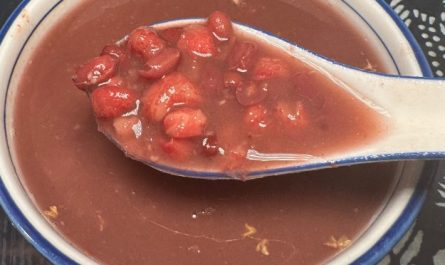 Rêver de manger de la bouillie de haricots rouges : 7 Interprétations et Symboles