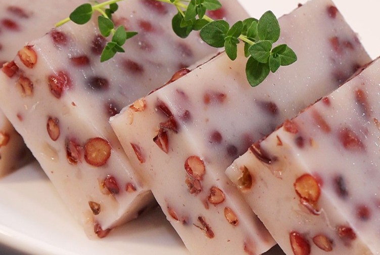 Rêver d’un gâteau aux haricots rouges : 8 Interprétations et Symboles