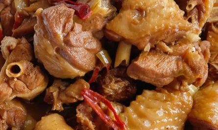 Rêver de manger du poulet : 17 Interprétations et Symboles