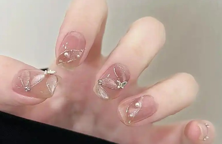 Rêver de clous : 8 Interprétations et Symboles