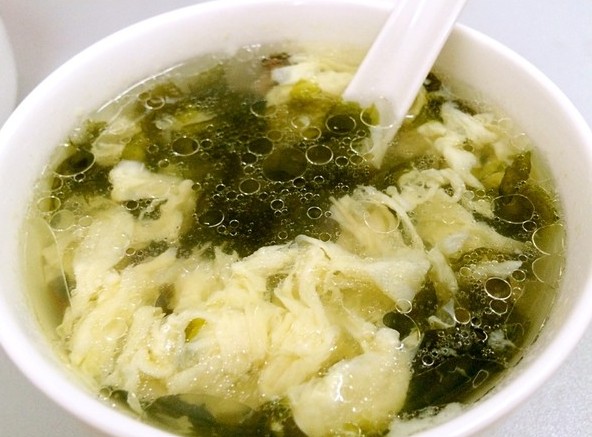 Rêver de soupe d’algues : 13 Interprétations et Symboles