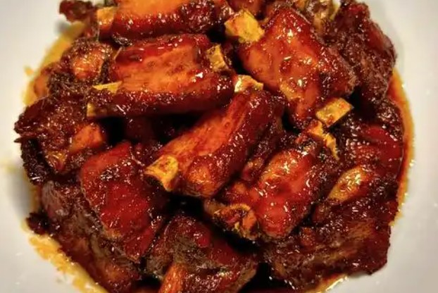 Rêver de porc aigre-doux : 16 Interprétations et Symboles