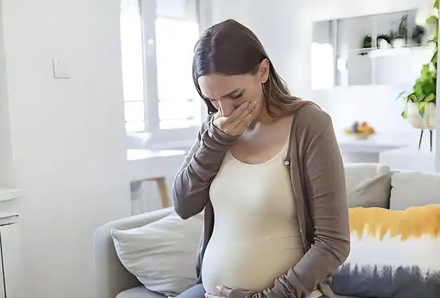 Rêver de nausées matinales : 9 Interprétations et Symboles