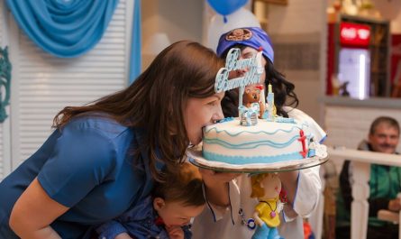 Rêver de manger un gâteau : 13 Interprétations et Symboles