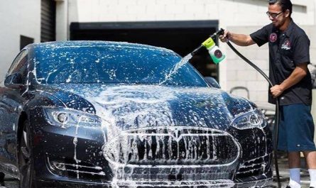 Rêver de laver sa voiture : 16 Interprétations et Symboles