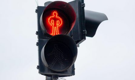 Rêver de feux de circulation : 16 Interprétations et Symboles