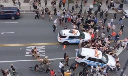 Rêver de traverser hors des passages piétons : 15 Interprétations et Symboles