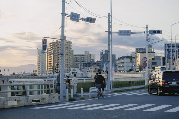 Rêver de traverser un passage piéton : 20 Interprétations et Symboles