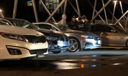 Rêver d'une voiture qui fait marche arrière : 16 Interprétations et Symboles