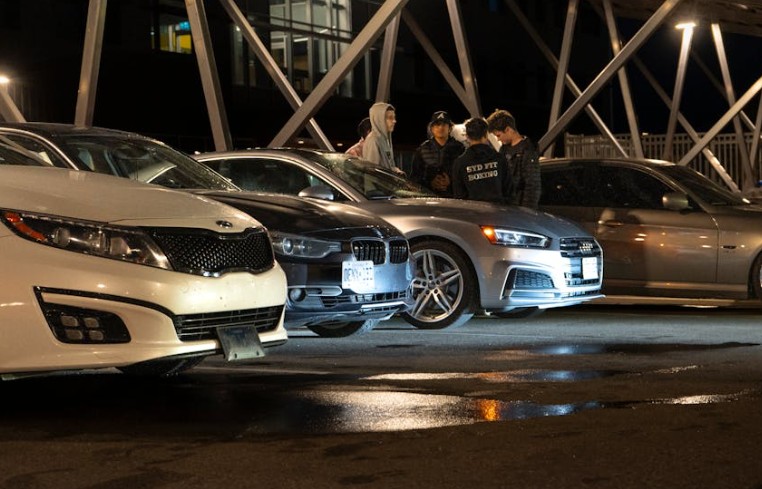 Rêver d'une voiture qui fait marche arrière : 16 Interprétations et Symboles