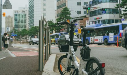 Rêver d'un arrêt de bus : 27 Interprétations et Symboles
