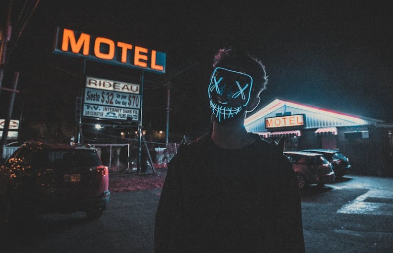 Rêver d'un motel : 28 Interprétations et Symboles