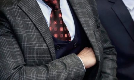 Rêver d'un costume : 22 Interprétations et Symboles