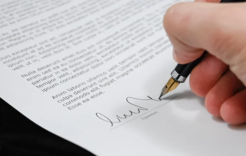 Rêver de documents : 32 Interprétations et Symboles