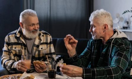 Rêver d'une connaissance : 26 Interprétations et Symboles