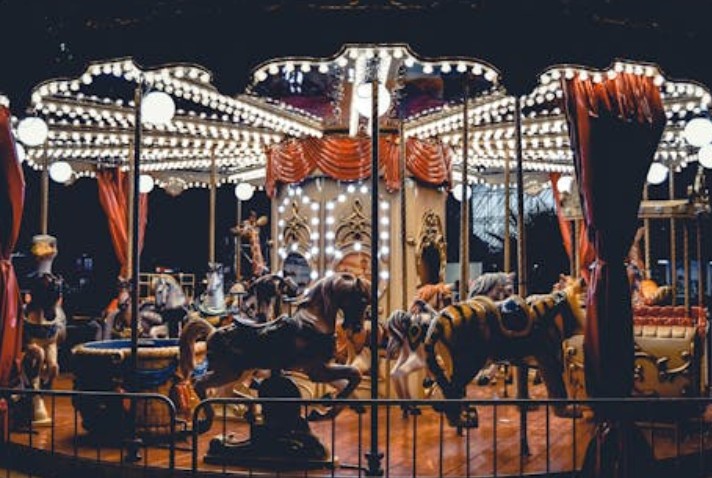 Rêver d'un parc d'attractions : 18 Interprétations et Symboles