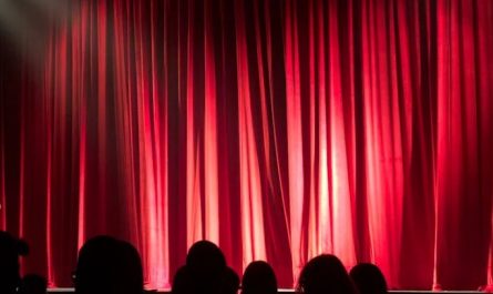 Rêver de rideaux : 19 Interprétations et Symboles