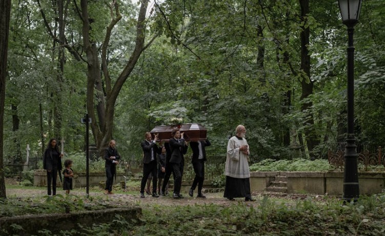 Rêver d'un ossuaire : 18 Interprétations et Symboles