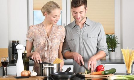 Rêver de cuisiner : 13 Interprétations et Symboles