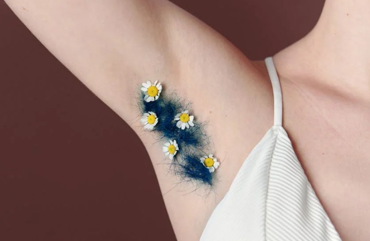 Rêver de poils sous les aisselles : 21 Interprétations et Symboles