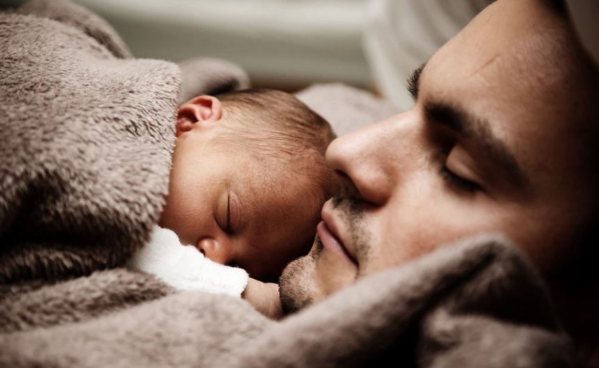 Rêver d&rsquo;un nouveau-né : 8 Interprétations et Symboles